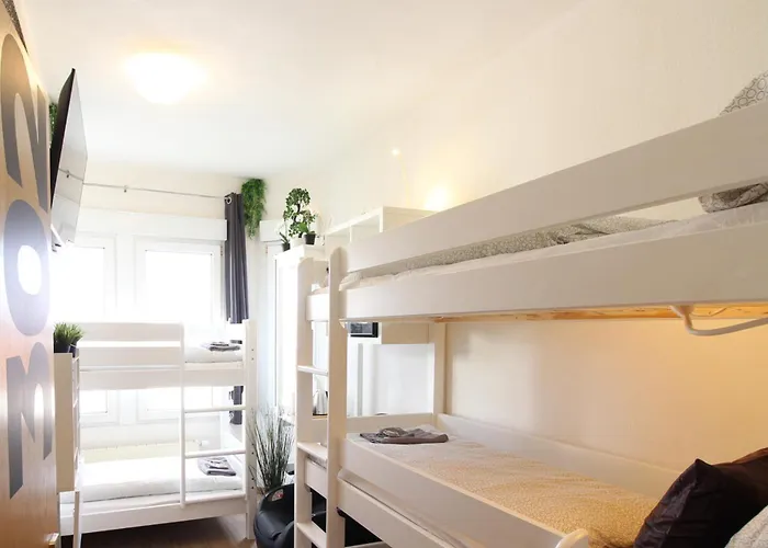 Hotel Ulm Zentrum - Komplettes Zimmer, Hochbett, Android TV&eigenem Bad - perfekt für Familien&Gruppen